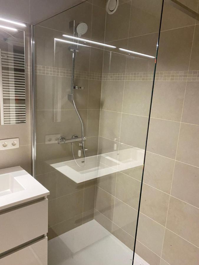 Lichtrijk 2-Slaapkamerappartement Met Zeezicht En Gratis Parking Остенде Экстерьер фото