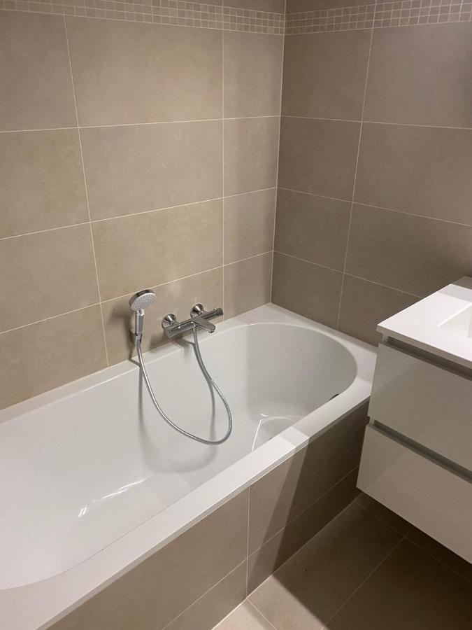 Lichtrijk 2-Slaapkamerappartement Met Zeezicht En Gratis Parking Остенде Экстерьер фото