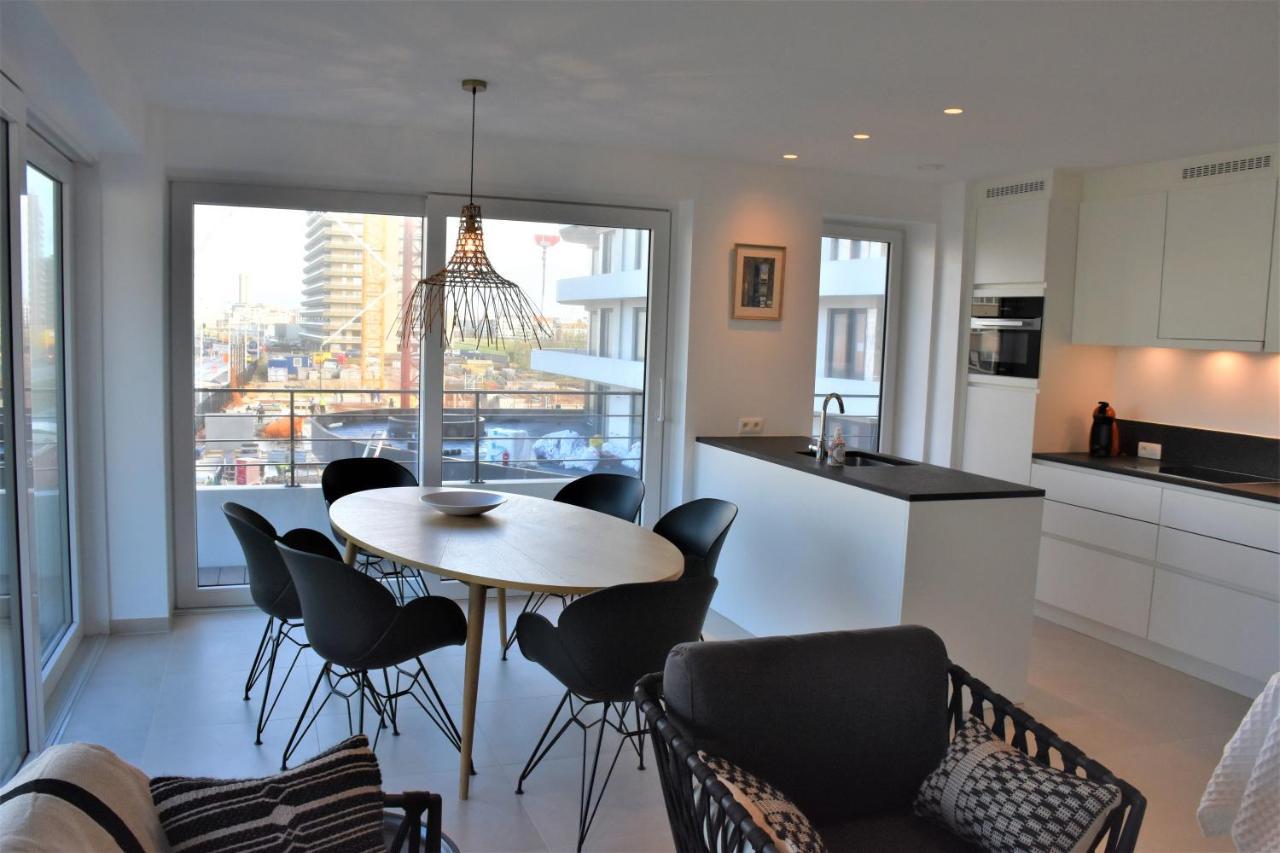 Lichtrijk 2-Slaapkamerappartement Met Zeezicht En Gratis Parking Остенде Экстерьер фото