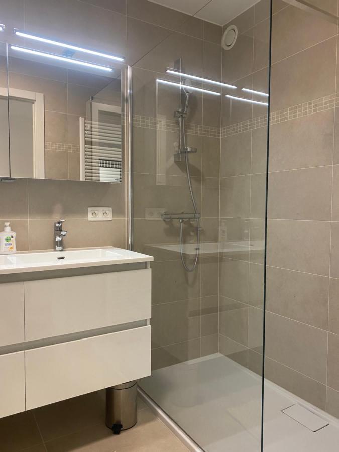 Lichtrijk 2-Slaapkamerappartement Met Zeezicht En Gratis Parking Остенде Экстерьер фото